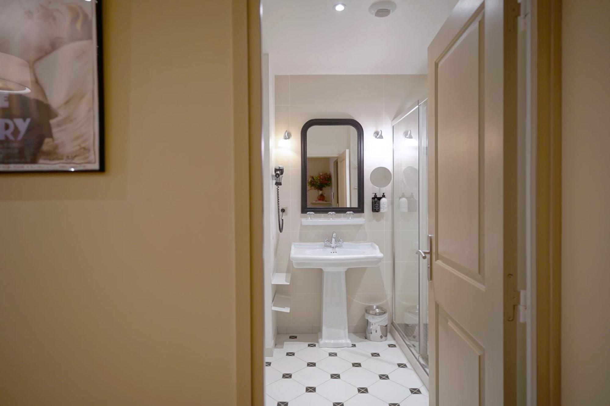 Junior Queen Suite,1756395476:JPEG